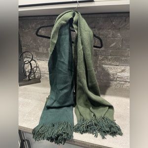 2-tone green scarf